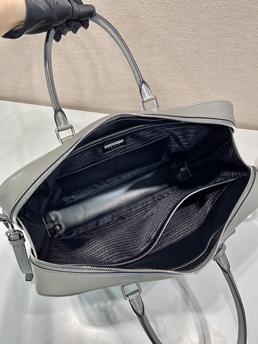 プラダ Saffiano 最新のメンズバッグ