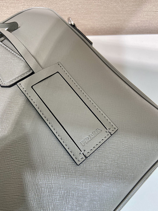 プラダ Saffiano 最新のメンズバッグ