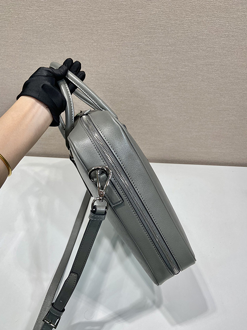 プラダ Saffiano 最新のメンズバッグ