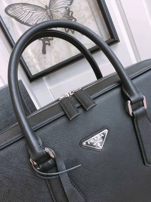 プラダ Saffiano 最新のメンズバッグ