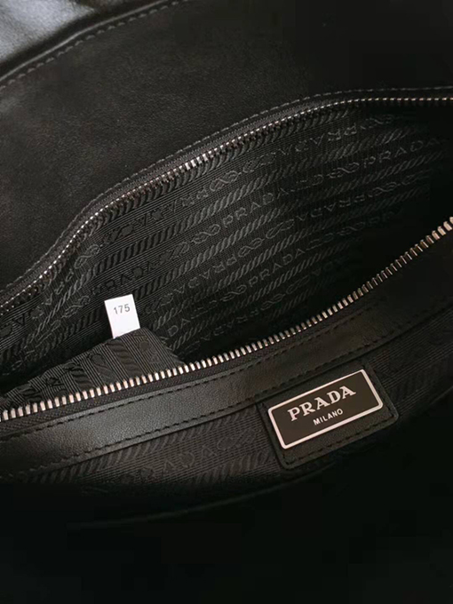 プラダ Saffiano 最新のメンズバッグ