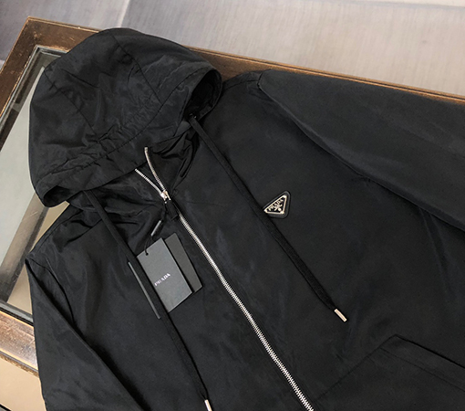 プラダ 初秋けカジュアルフード付きジップアップジャケット