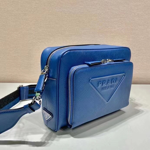 プラダ Saffiano 新モデル刺繍リボン付きメンズクロスボディバッグ