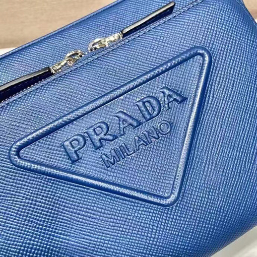 プラダ Saffiano 新モデル刺繍リボン付きメンズクロスボディバッグ