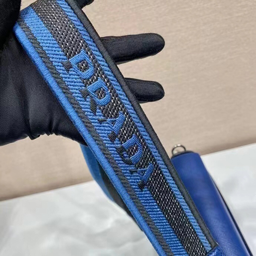 プラダコピー Saffiano クラシック刺繍リボン付きメンズクロスボディバッグ