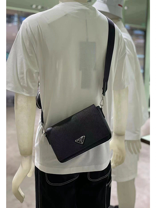 プラダ偽物 Saffiano 新しいクラシックショルダーバッグ