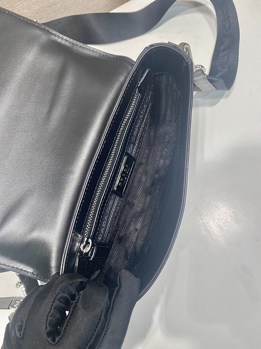プラダ偽物 Saffiano 新しいクラシックショルダーバッグ