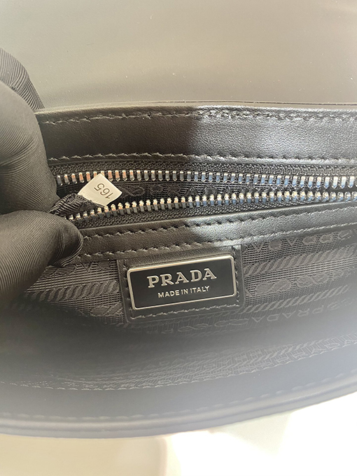 プラダ偽物 Saffiano 新しいクラシックショルダーバッグ