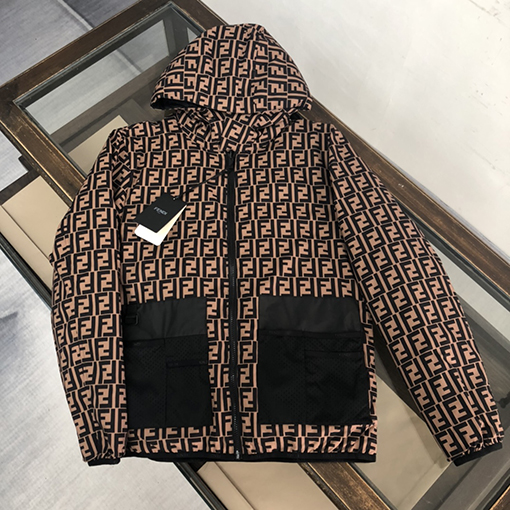 フェンディ 最新の両面ダウンジャケット