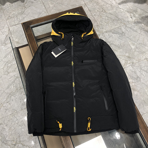 フェンディ偽物 FENDI 新作のカラーブロック蛍光イエローのフード付きダウンジャケット