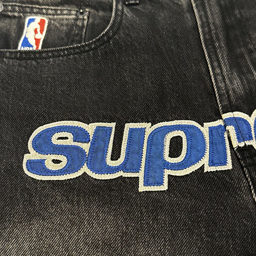 シュプリームコピー SUPREME コラボレーション風アップリケ付きレトロデニムショートパンツ