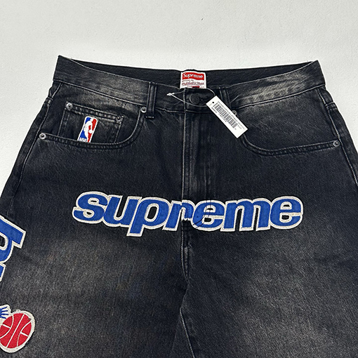 シュプリームコピー SUPREME コラボレーション風アップリケ付きレトロデニムショートパンツ