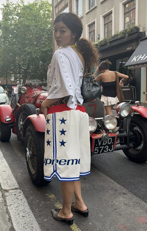 シュプリーム SUPREME カラーブロックのサイドストライプと星の刺繍が入ったアスレチックショーツ