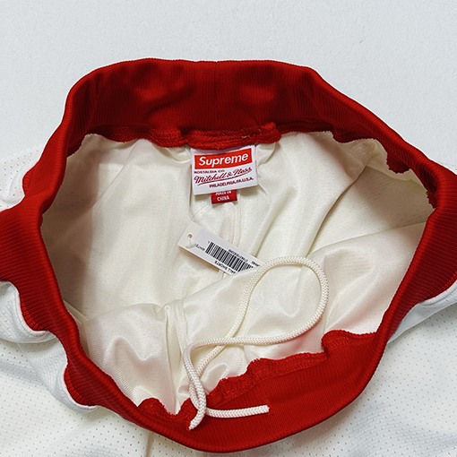 シュプリーム SUPREME カラーブロックのサイドストライプと星の刺繍が入ったアスレチックショーツ