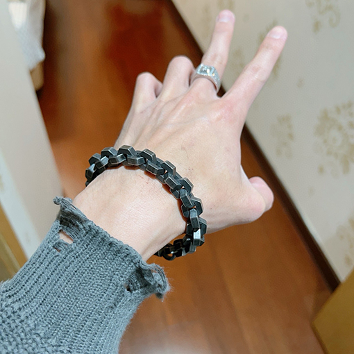 バレンシアガブレスレットコピー クラシックなヴィンテージ風ダメージブレスレット