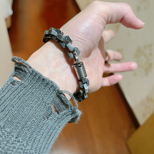 バレンシアガブレスレットコピー クラシックなヴィンテージ風ダメージブレスレット