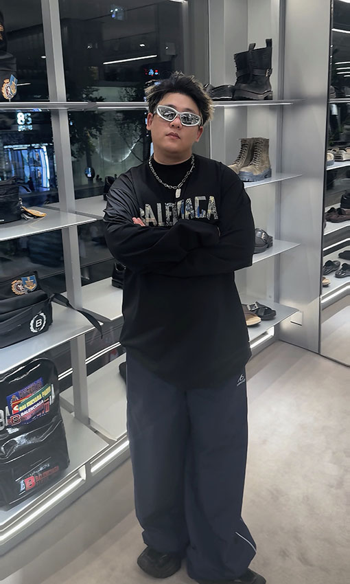バレンシアガ BALENCIAGA エイスルート粘着テープ長袖シャツ