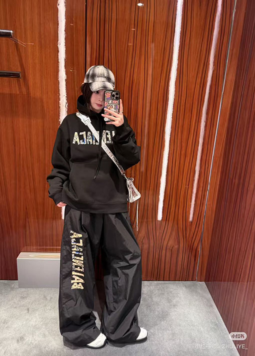 バレンシアガ BALENCIAGA フロントレターグラフィティテープダイレクトプリントパーカー