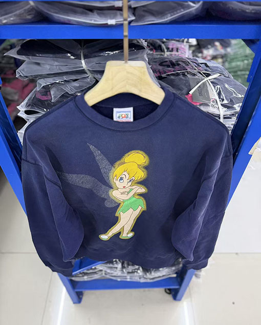 セント マイケルクルーネックのスウェットシャツコピー 前面にグラフィック背面に文字がプリントクルーネックのスウェットシャツ