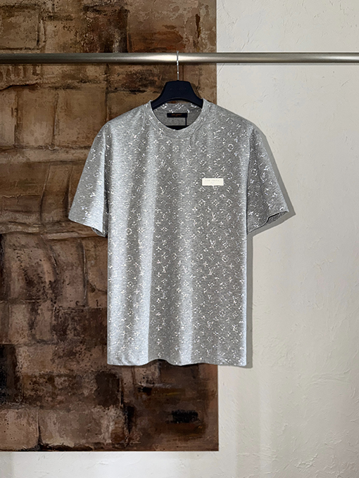 ルイヴィトン半袖Tシャツスーパーコピー レザーロゴ入り反射プリント半袖Tシャツ