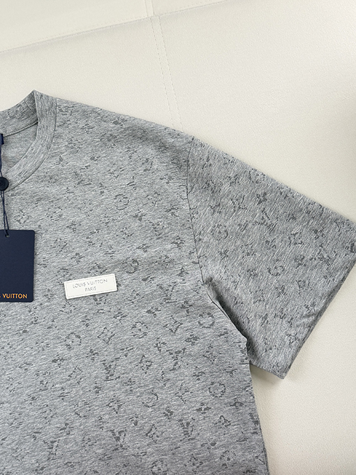 ルイヴィトン半袖Tシャツスーパーコピー レザーロゴ入り反射プリント半袖Tシャツ