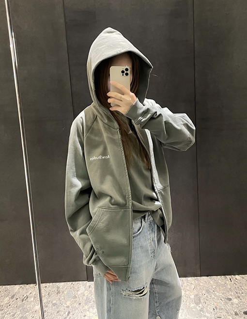 アクネストゥディオズスーパーコピー Acne Studios クラシックなダメージのウォッシュパッチ付きフード付きスウェットジャケット