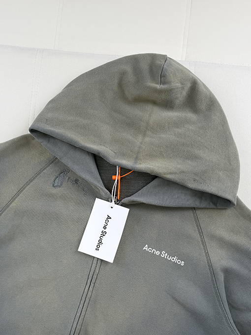 アクネストゥディオズスーパーコピー Acne Studios クラシックなダメージのウォッシュパッチ付きフード付きスウェットジャケット