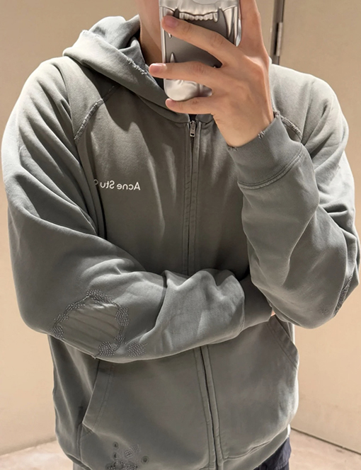 アクネストゥディオズスーパーコピー Acne Studios クラシックなダメージのウォッシュパッチ付きフード付きスウェットジャケット