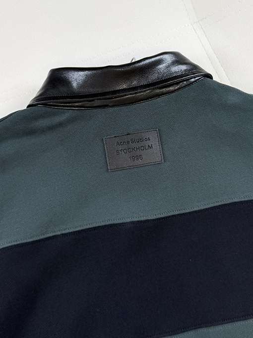 アクネストゥディオズ Acne Studios レトロなレザーカラーのストライプ柄スウェットシャツ