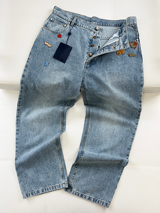 ルイヴィトン偽物 CDV 章仔付きデニムパンツ
