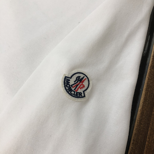 モンクレール ロゴ刺繍入りクルーネックスウェット