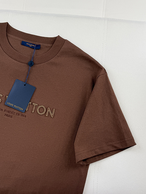 ルイヴィトン アップリケの文字ロゴが刺繍半袖Tシャツ