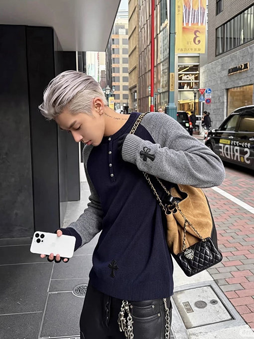 クロムハーツカシミヤ混ニットセータースーパーコピー ヘンリーカラーのクロスレザーカシミヤ混ニットセーター