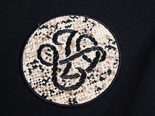 ルイヴィトンコピー バッジアップリケ刺繍入り市松模様長袖シャツ