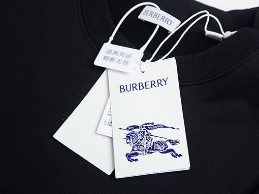 バーバリー クラシックな軍馬の刺繍入り袖チェック柄ツイルウェビングパッチワークのクルーネックのスウェットシャツ