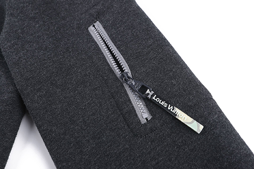 ルイヴィトンコピー 刺繍ロゴ入りフリースクルーネックのスウェットシャツ