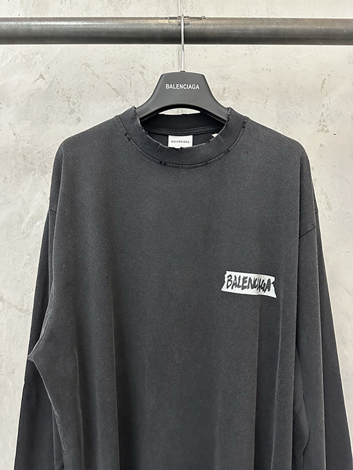 バレンシアガ偽物 Balenciaga ロゴ入りの白いテープの長袖シャツ