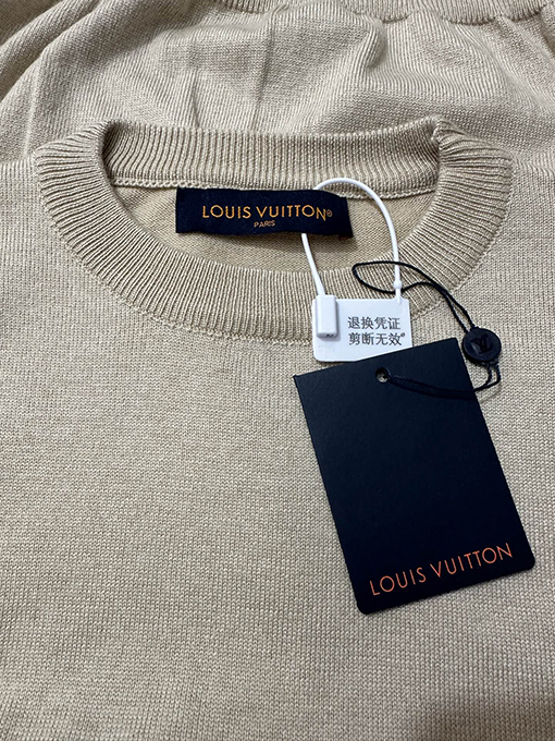 ルイヴィトンコピー LV 刺繍入りレザーラベルニットプルオーバー