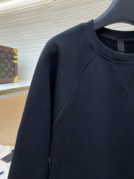 クロムハーツスーパーコピー 刺繍ロゴ入りの黒のクルーネック スウェットシャツ