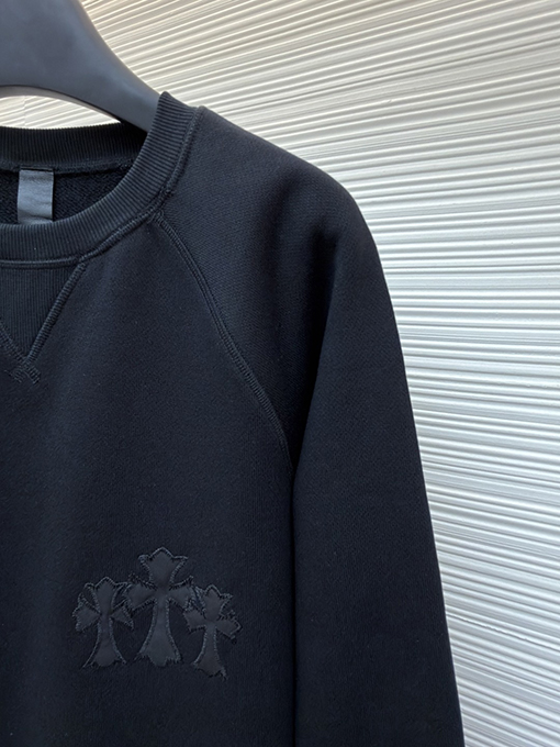クロムハーツスーパーコピー 刺繍ロゴ入りの黒のクルーネック スウェットシャツ