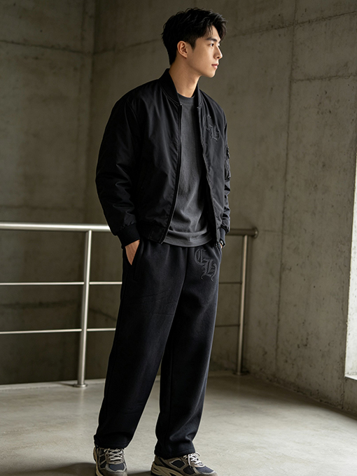 クロムハーツ 刺繍ロゴ入りの黒いスウェットパンツ