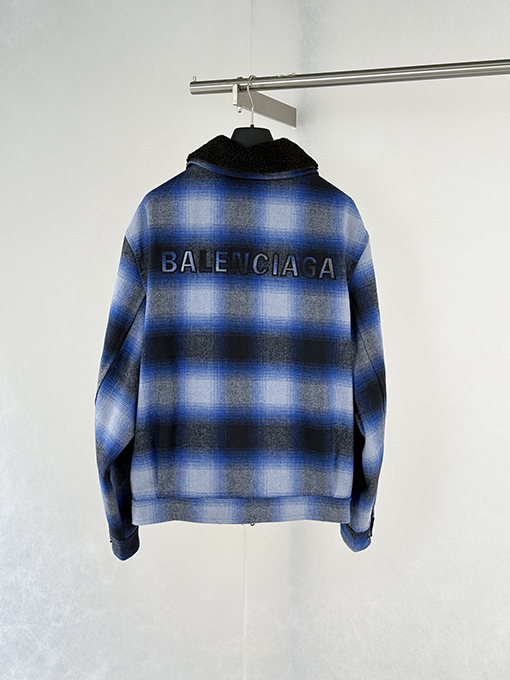 バレンシアガ ネオンブルーのチェック柄シアリングカラージャケット