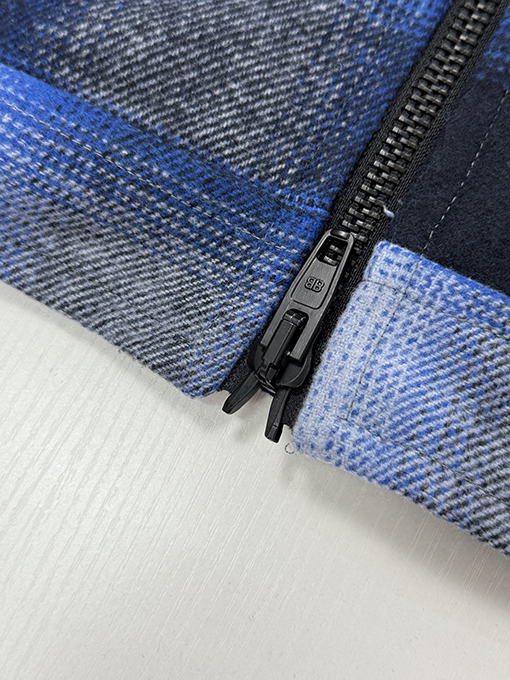 バレンシアガ ネオンブルーのチェック柄シアリングカラージャケット