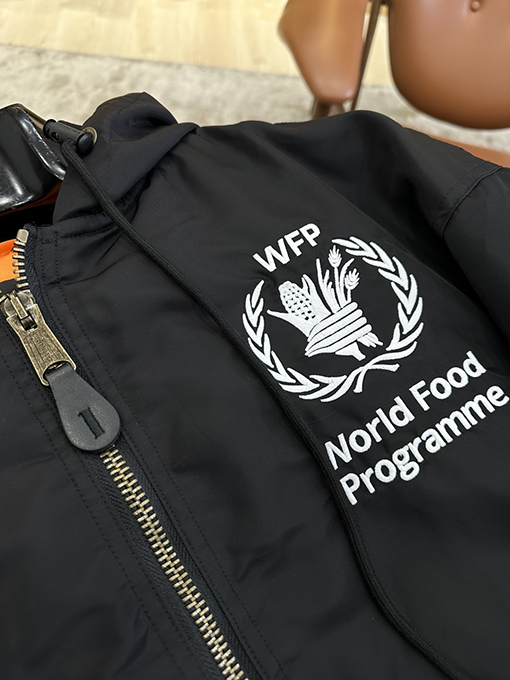 バレンシアガ クールで機能なWFPコラボレーションフライトジャケット