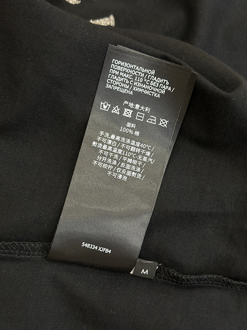 グッチ長袖シャツスーパーコピー 胸に文字プリント入りクルーネックの長袖シャツ