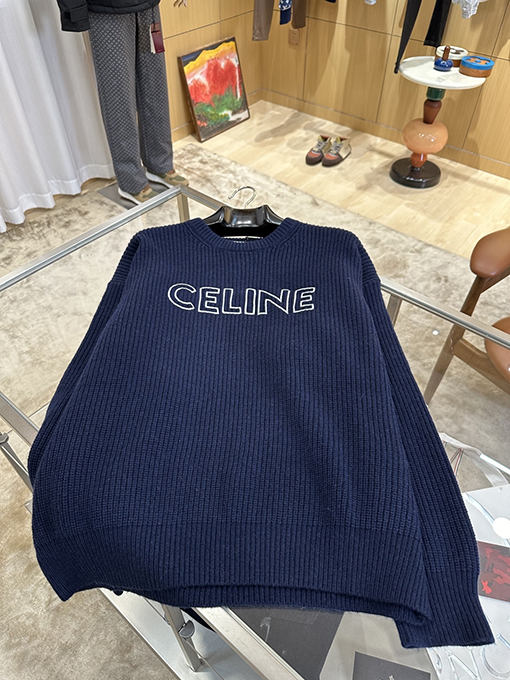 セリーヌスーパーコピー シンプルで上品な文字刺繍入りウールクルーネックセーター