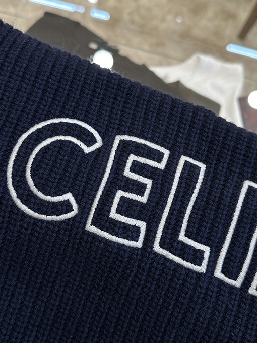 セリーヌスーパーコピー シンプルで上品な文字刺繍入りウールクルーネックセーター
