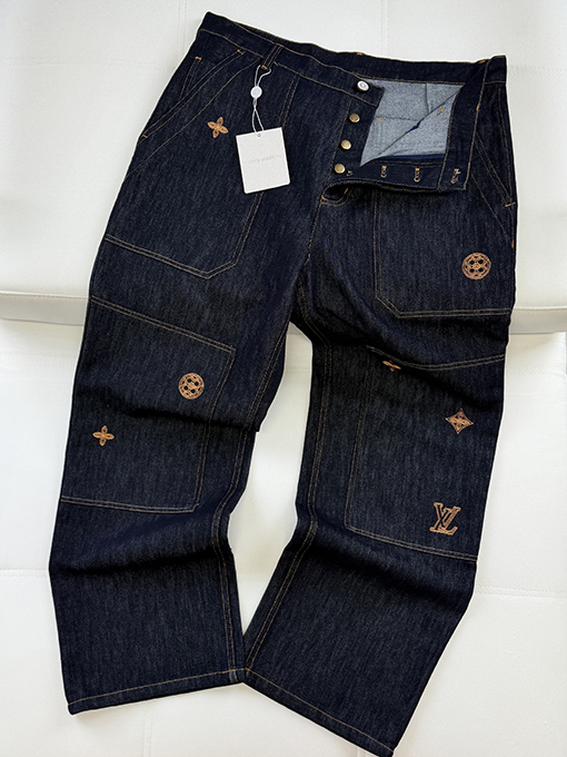 ルイヴィトンコピー 刺繍ロゴ入りジーンズ