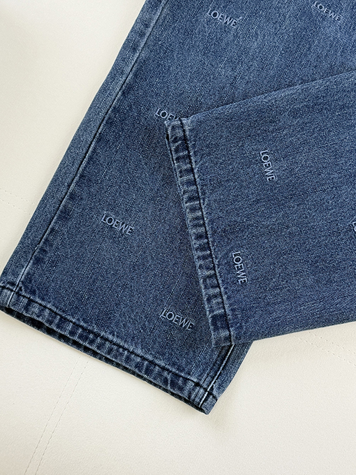 ロエベ 全幅刺繍デニムパンツ