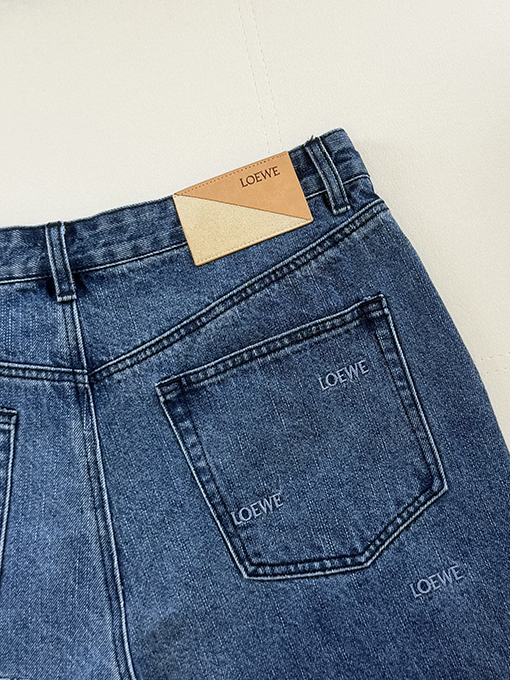 ロエベ 全幅刺繍デニムパンツ